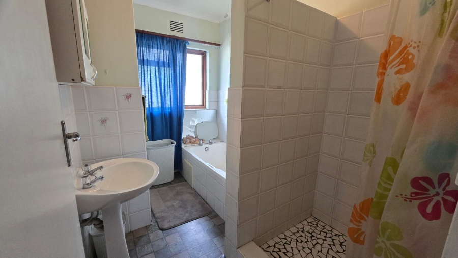 6 Bedroom Property for Sale in Protea Heights Western Cape